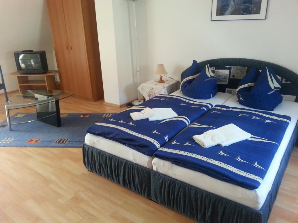 Pension Am Wassertor Wismar Room photo