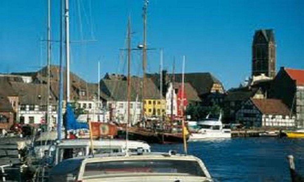 Pension Am Wassertor Wismar Exterior photo